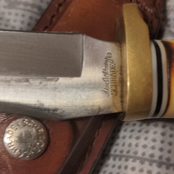 Uncle Henry Schrade 153UH 8IN. FIXED BLADE. COMES WITH LEATHER SHEETH - Picture 4 of 7